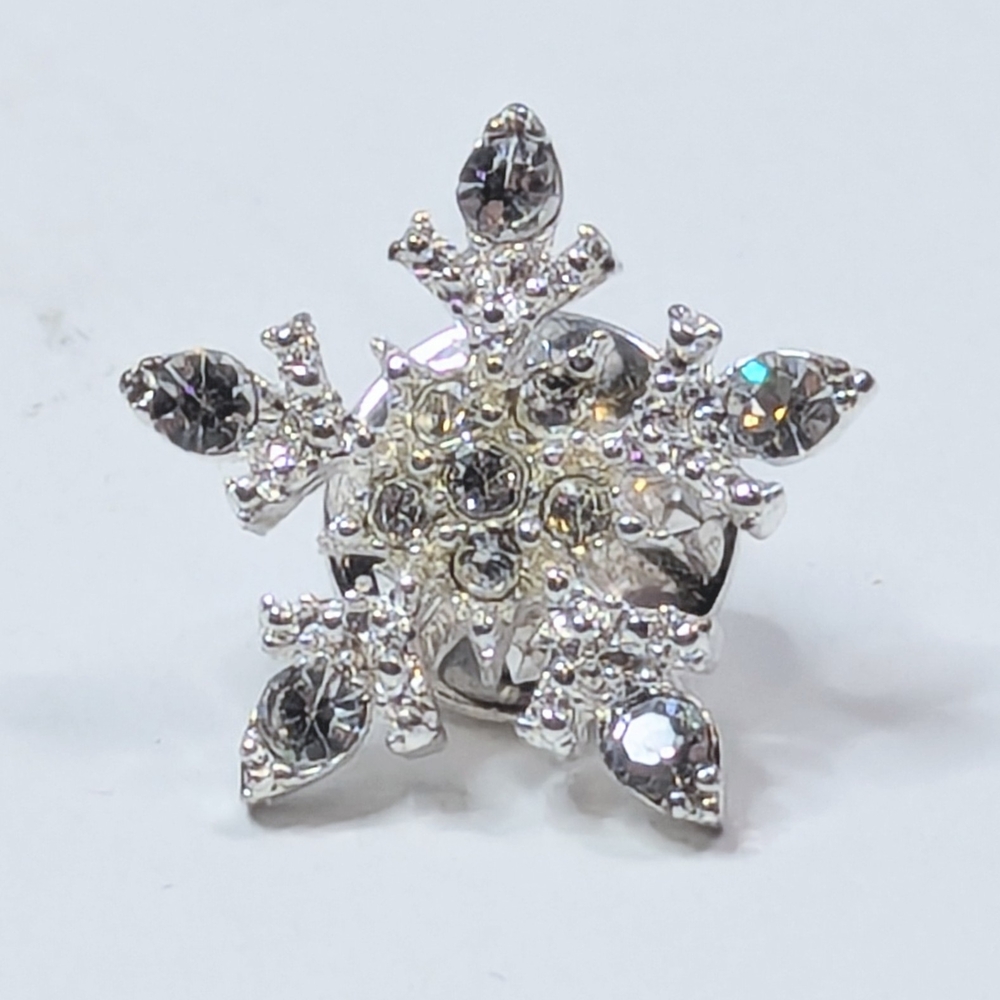 Elegant Silver Snowflake Lapel Pin Sparkling Stones Winter Party Vaca Jewelry
